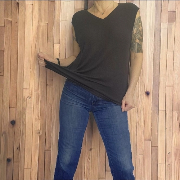 Athletic Works Sleeveless Top SOFT & Stretchy  Large V-neck - Picture 3 of 15